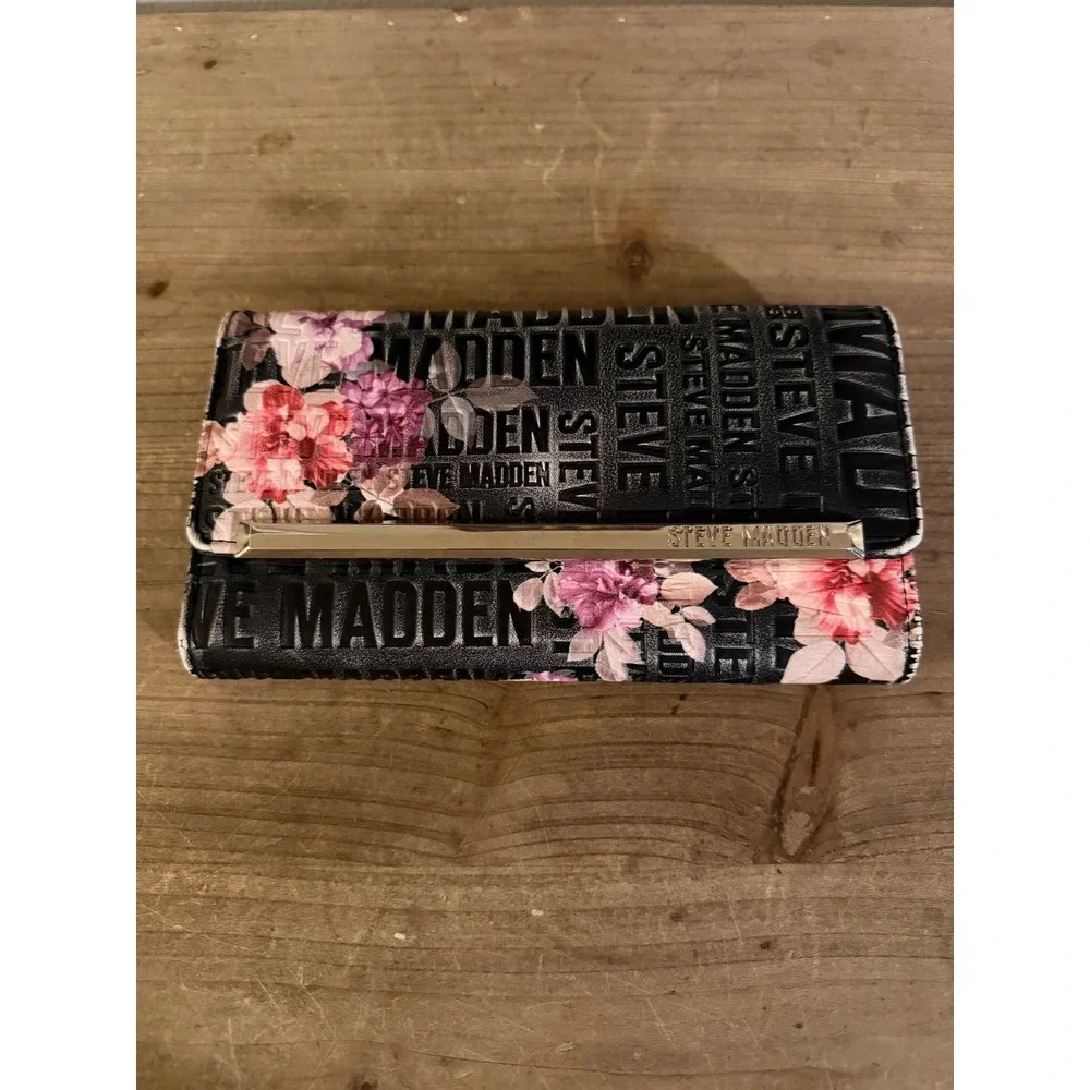 Steve Madden Black Floral Embossed Logo Tri-Fold Wallet Gold Tone Bar‎ Accent